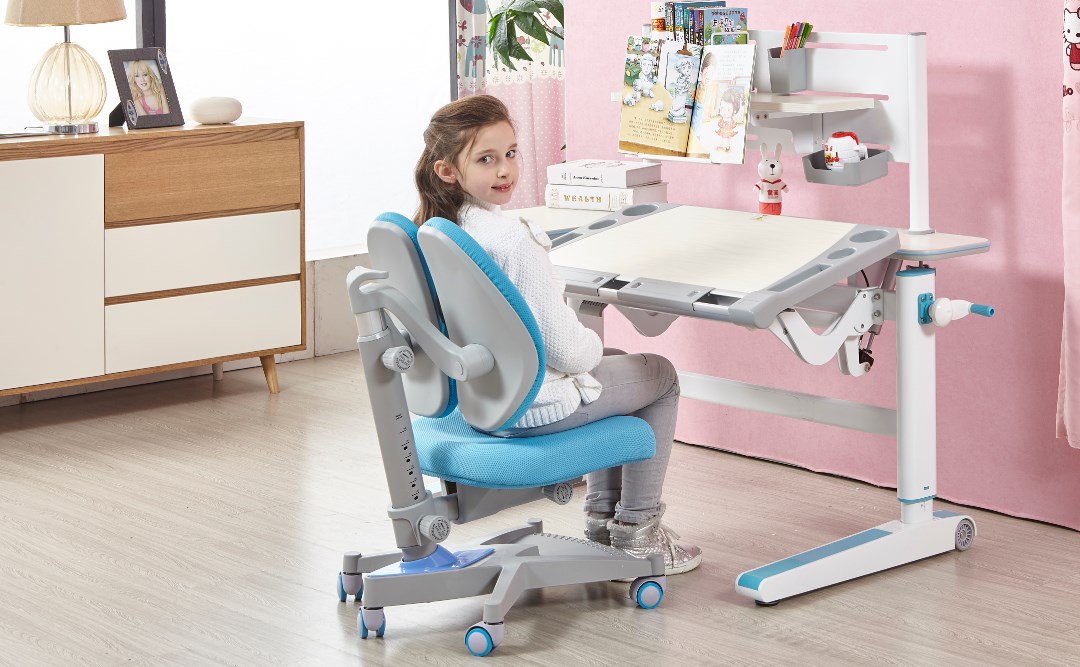 ergonomic children's desk