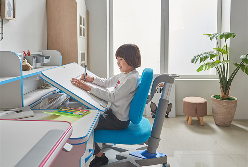 adjustable kids desk