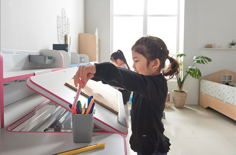 adjustable kids desk
